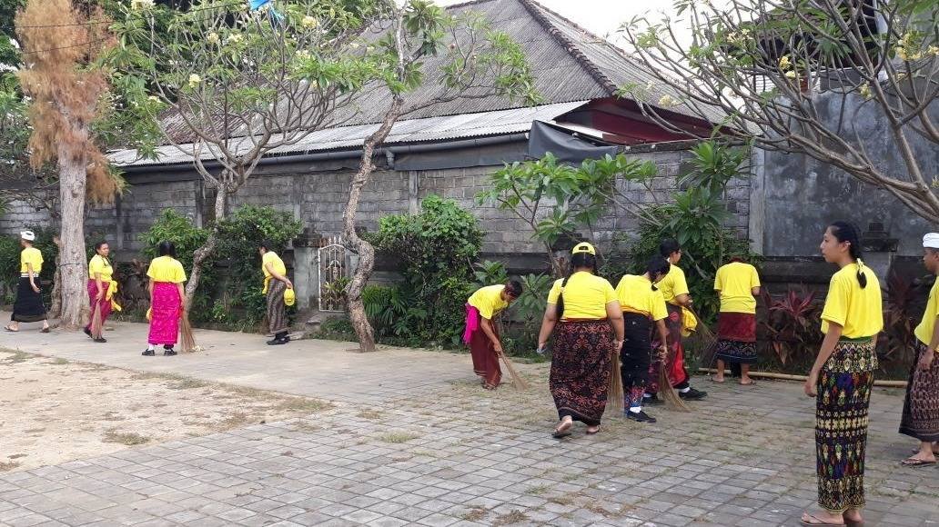 KERBAKSOS (Social Service) as a part of PKKMB (Student Orientation) events of Faculty of Letters Unwar in 2017 at Tanjung Bungkak Temple