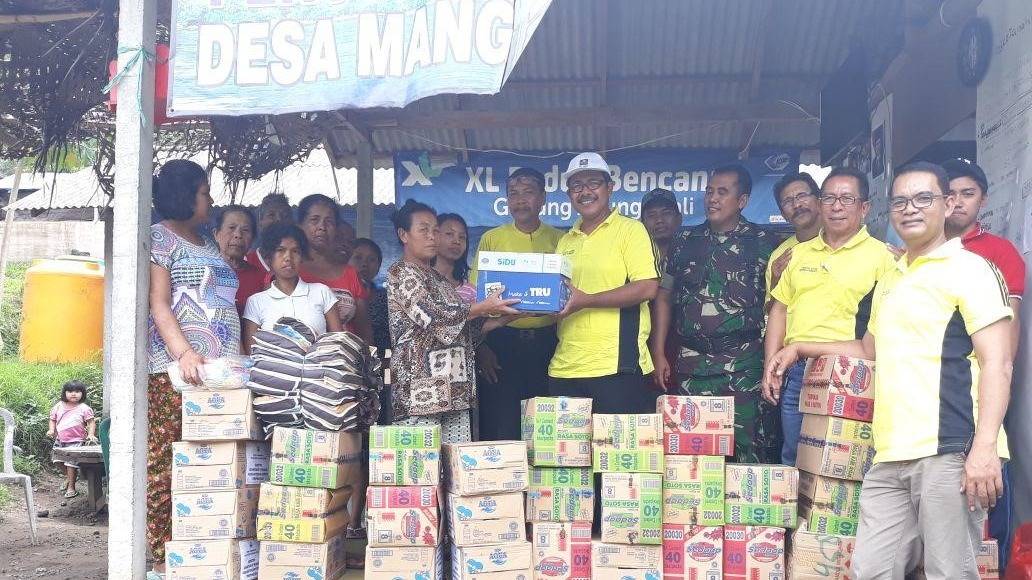 Fakultas Sastra Peduli Pengungsi Korban Erupsi Gunung Agung di Posko Pengungsian Desa Manggis Karangasem