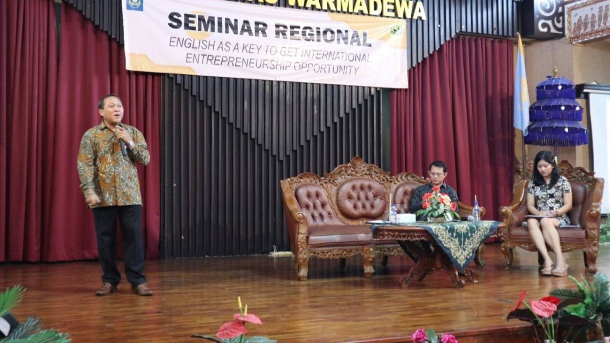 Seminar Regional Badan Eksekutif Mahasiswa (BEM) Fakultas Sastra Universitas Warmadewa