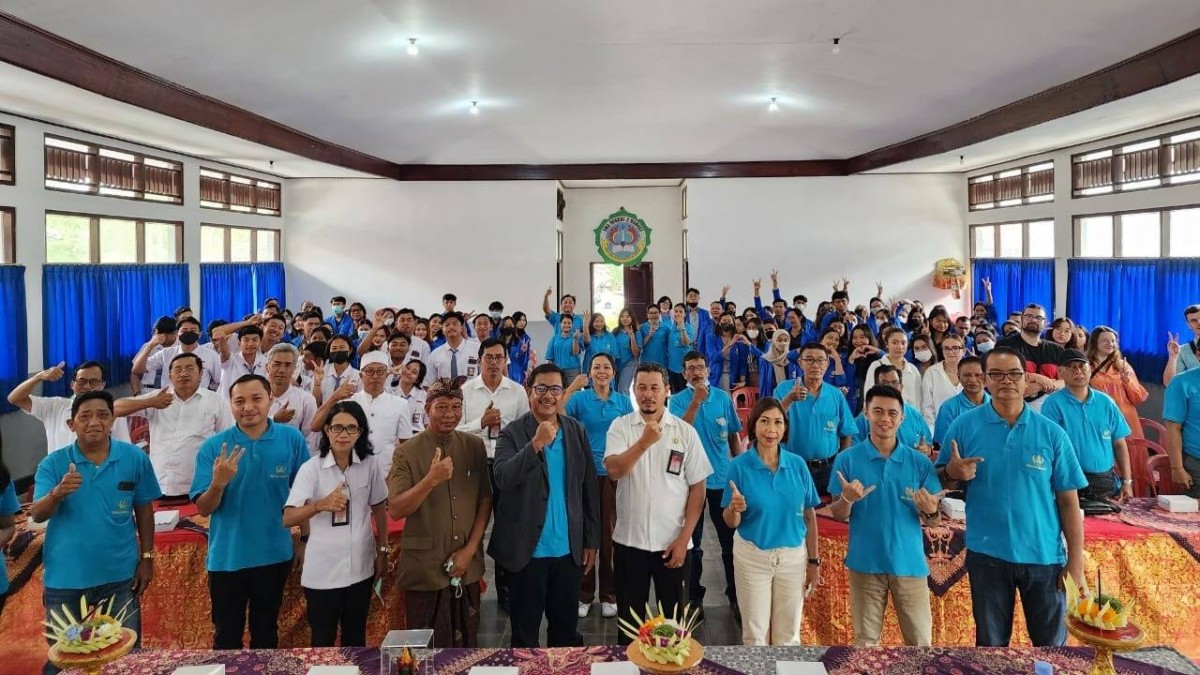 Pengabdian Masyarakat di SMAN 2 dan Yayasan Pasraman Gurukula Bangli