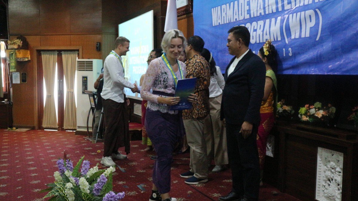 Faculty of Letters, Warmadewa University releases 46 Foreign Students Warmadewa International Program Batch 13