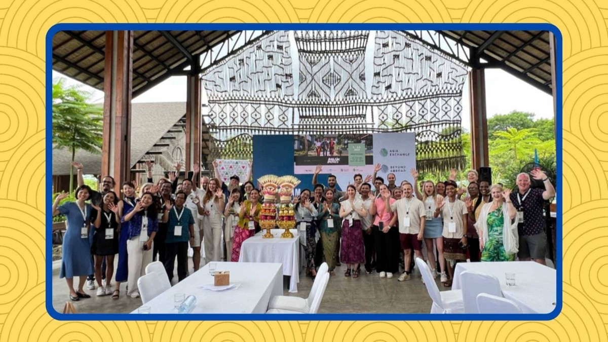 Universitas Warmadewa Faculty of Letters in collaboration with Asia Exchange held a Workshop: Balinese Culture and Offerings at Locca Sea House
