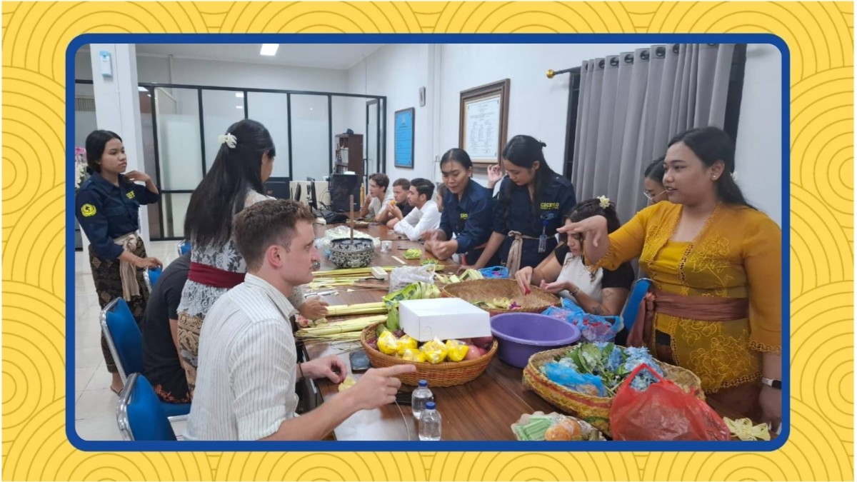 Faculty of Letters, Universitas Warmadewa, Holds Cultural Workshop “Exploring Balinese Culture” with Warmadewa International Program Students