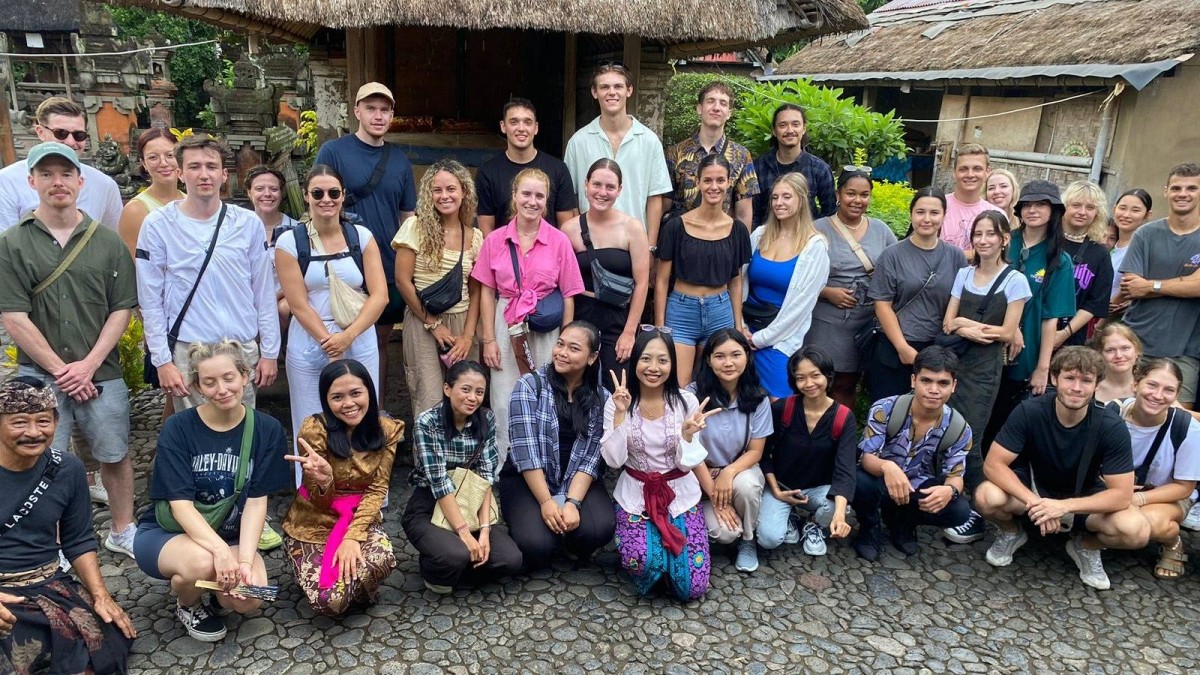 Students from the Warmadewa International Students Batch 13 Program are Visiting Traditional Balinese House in Batuan Sukawati Gianyar