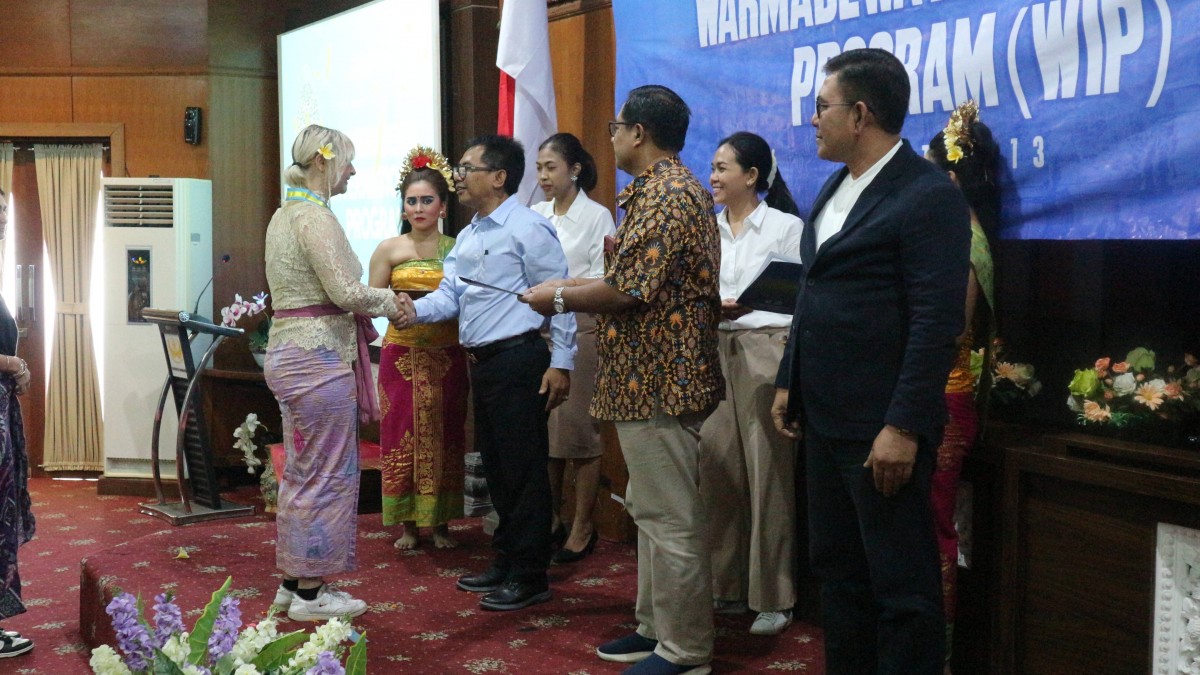 Faculty of Letters, Warmadewa University releases 46 Foreign Students Warmadewa International Program Batch 13